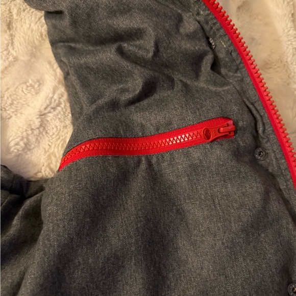 Stylish YoColorado Hooded Vest with Colorful Stripes - Picture 4 of 7